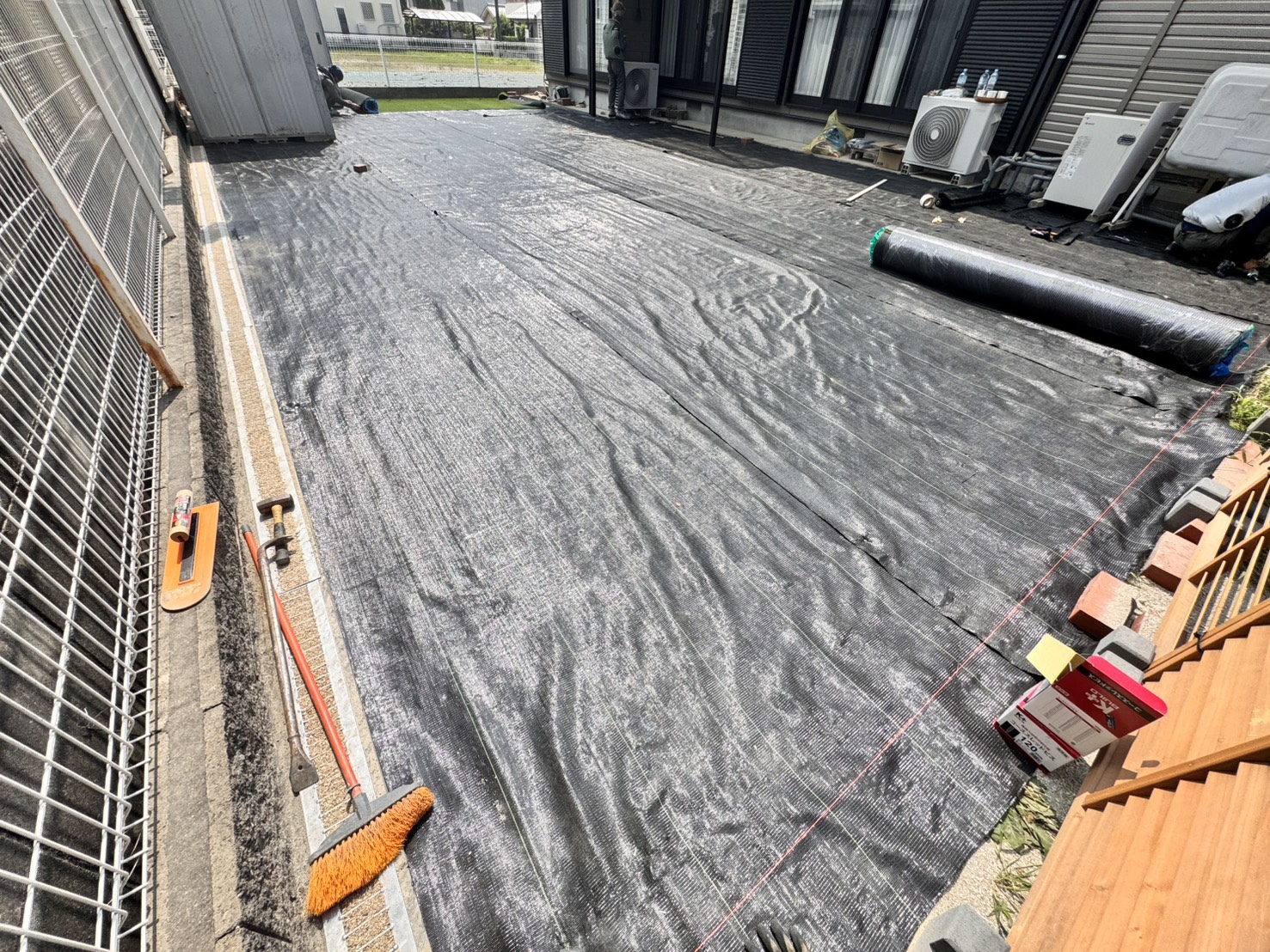 防草シート敷設完了