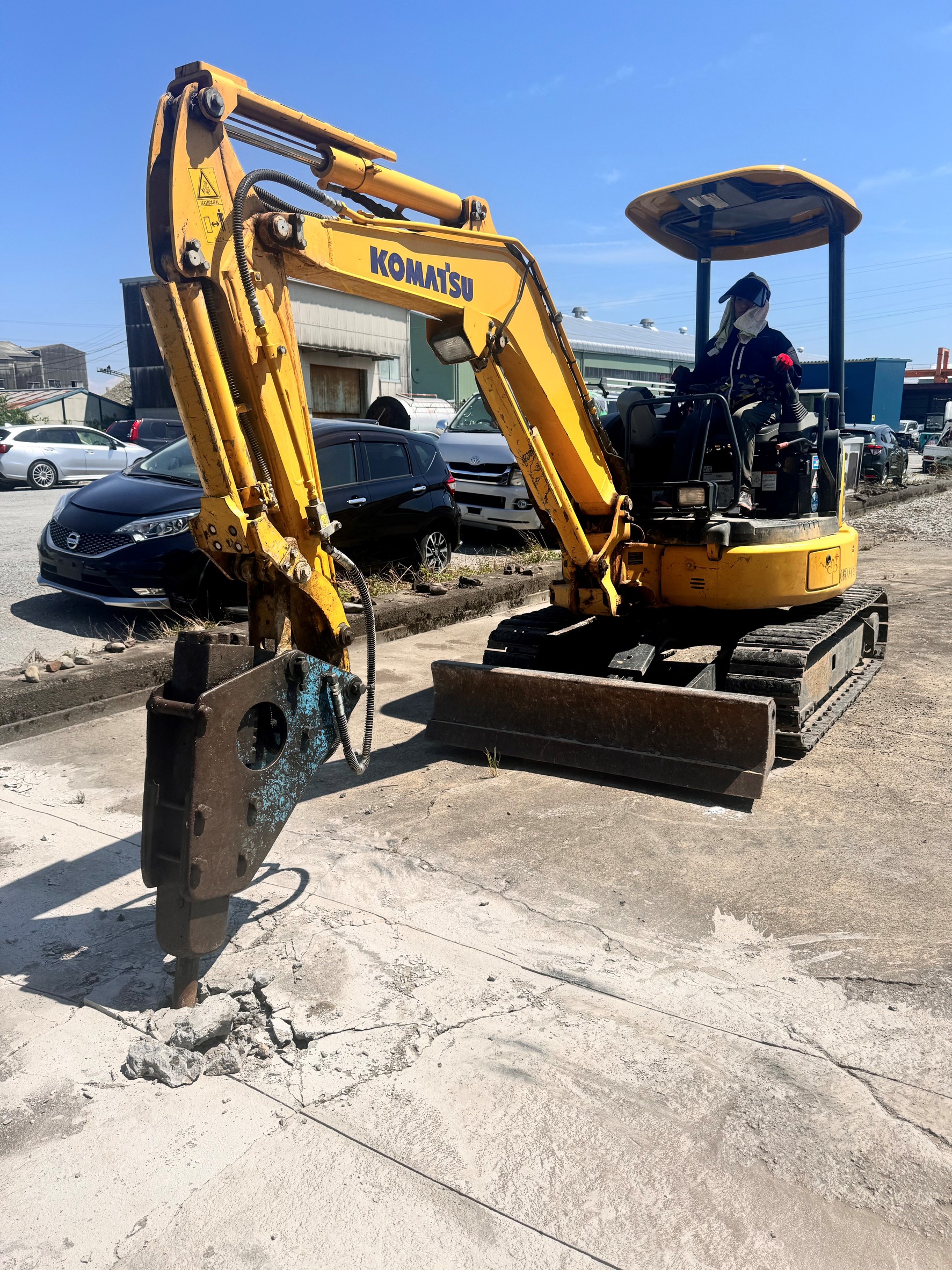 油圧ショベル＋ブレーカーによるはつり工事